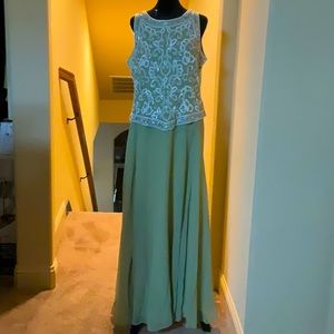Ladies Size 14 Formal Dress